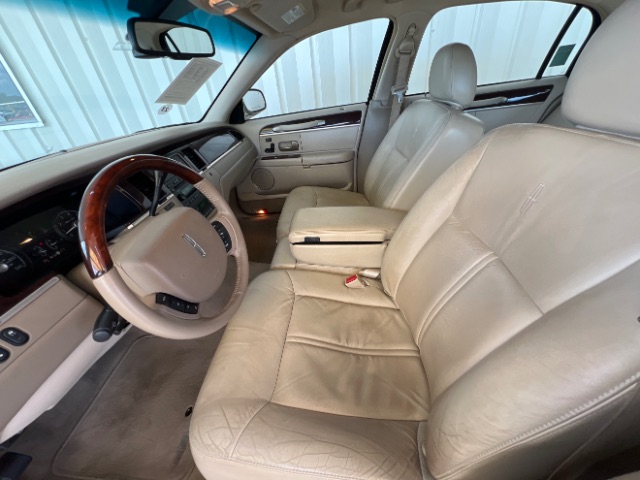 lincoln town car 2008 2LNHM82V08X663706 image lincoln town car 2008 2LNHM82V08X663706 image